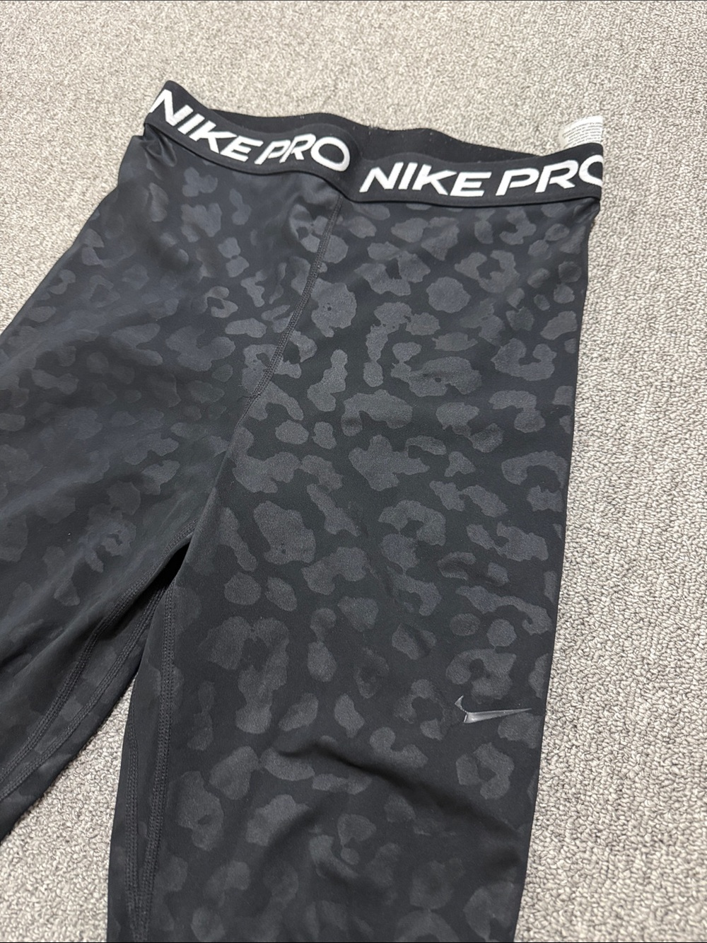 Nike Pro Black Leopard-Print Leggings size medium - Picture 2 of 5